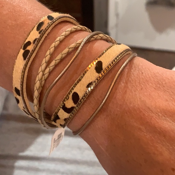 Two layered bracelets. Leopard print and silver - Picture 2 of 9